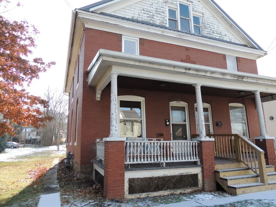 290 S Main St in Pleasant Gap, PA - Building Photo