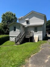 10 Clark St in Danbury, CT - Foto de edificio - Building Photo