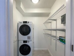 3402 Garrott St, Unit 11 in Houston, TX - Building Photo - Building Photo