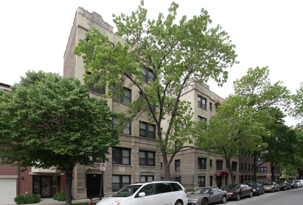 Cornell Arms Apartments in Chicago, IL - Building Photo