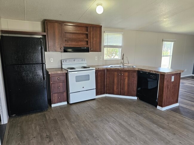 property at 2101 SW 38th St