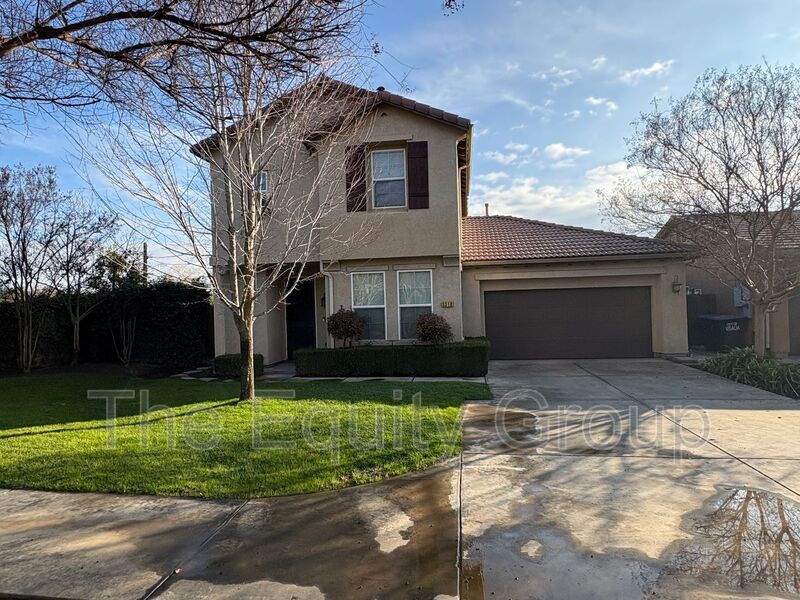 3310 N Tilden Ct in Visalia, CA - Building Photo