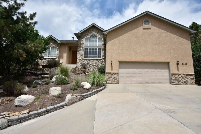 7420 Winding Oaks Dr in Colorado Springs, CO - Foto de edificio - Building Photo