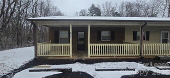 517 Hickory St in Hudson, NC - Building Photo