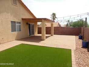 2143 W Calle Campana De Plata in Tucson, AZ - Building Photo - Building Photo