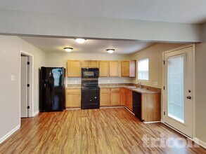 947 Littleton Dr in Concord, NC - Foto de edificio - Building Photo