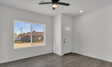 220 4th Ave E, Unit 1 in Buckeye, AZ - Foto de edificio - Building Photo