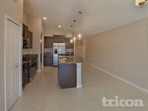 5206 White Chicory Dr in Ruskin, FL - Foto de edificio - Building Photo