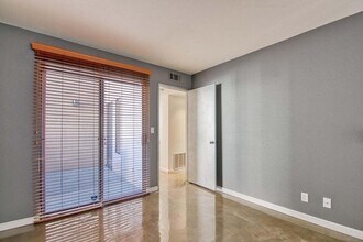 867 Village Square S in Palm Springs, CA - Building Photo - Building Photo