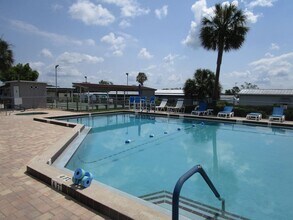 43 Lake Griffin Dr in Fruitland Park, FL - Building Photo - Building Photo