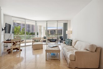 715 Crandon Blvd in Key Biscayne, FL - Building Photo - Building Photo