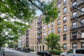 144-30 35th Ave in Flushing, NY - Foto de edificio - Building Photo