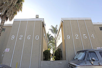 Palm St Apartments in Bellflower, CA - Foto de edificio - Building Photo