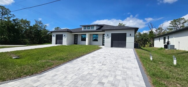 201 Lomond Dr