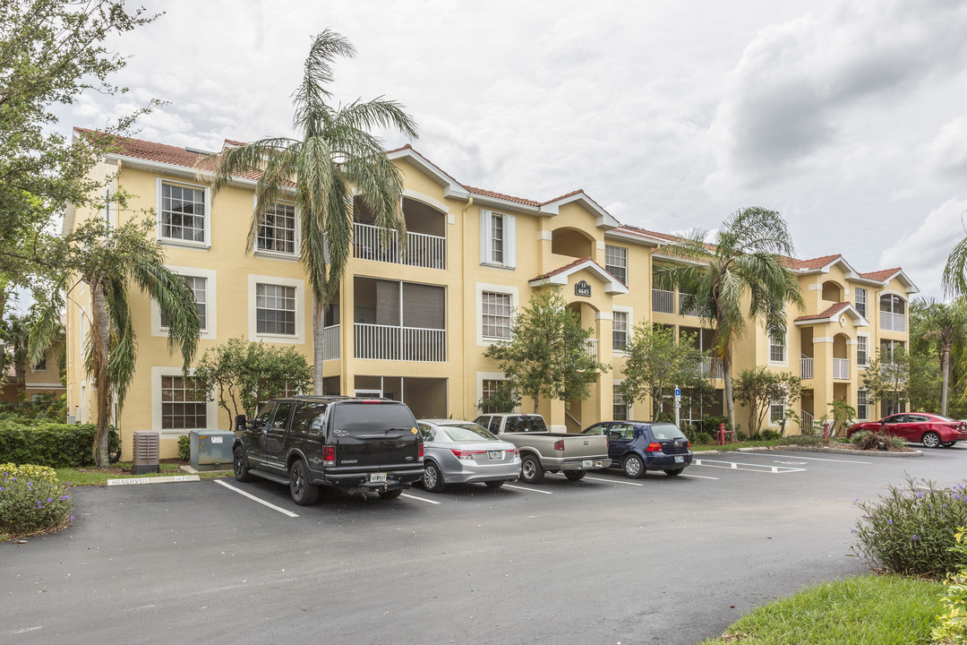 Saint Croix at Pelican Marsh in Naples, FL - Building Photo