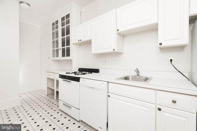 235 S 15th St in Philadelphia, PA - Building Photo - Building Photo