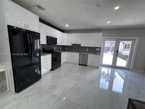 755 N Crescent Dr in Hollywood, FL - Building Photo - Building Photo