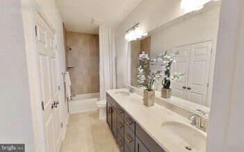 606 Parker Blvd in West Windsor Township, NJ - Building Photo - Building Photo