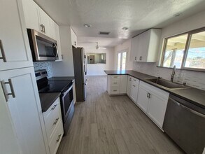 7653 Hanford Ave in Yucca Valley, CA - Building Photo - Building Photo