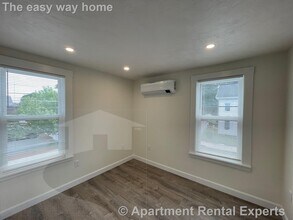 72-74 Washington St Unit #6, Unit #6 in Medford, MA - Building Photo - Building Photo