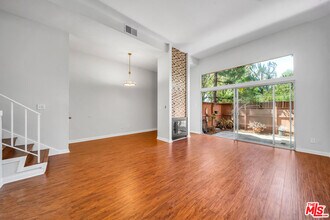 11260 Overland Ave-Unit -22e in Culver City, CA - Building Photo - Building Photo