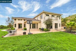 2851 Spring Creek Ln in Walnut Creek, CA - Building Photo