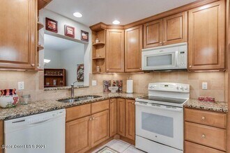 170 Palmetto Ave in Indialantic, FL - Foto de edificio - Building Photo