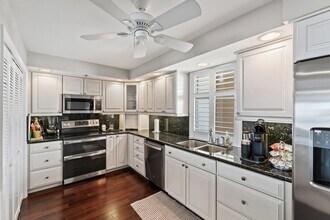 100 S Beach Rd in Jupiter, FL - Foto de edificio - Building Photo