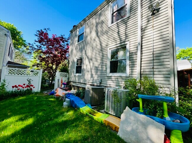 36 Hilltop Rd, Unit 36 Hilltop Road in New Haven, CT - Foto de edificio - Building Photo