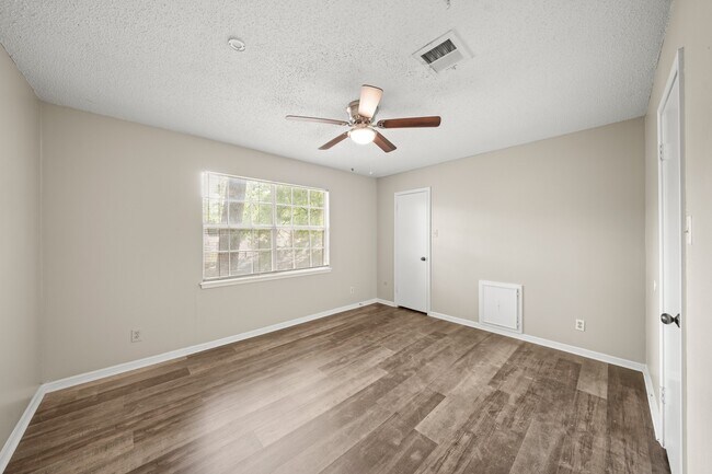 property at 1123 Marne Ln