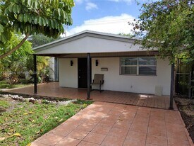 1348 NE 176th St in North Miami Beach, FL - Building Photo