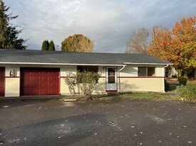 1560 Waverly Dr SE in Albany, OR - Building Photo