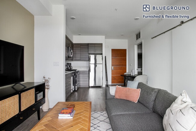 12035 Wilshire Blvd in Los Angeles, CA - Building Photo - Building Photo