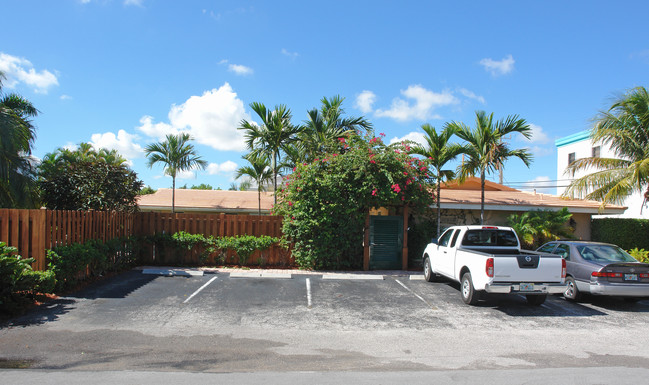 4701 NE 21st Ave in Fort Lauderdale, FL - Foto de edificio - Building Photo