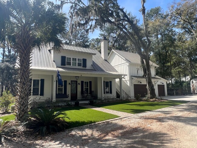 18 Fisherman Ln in Bluffton, SC - Building Photo - Building Photo