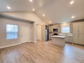 216 W Live Oak St in Angleton, TX - Building Photo - Building Photo