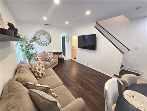 429 Wilton Cir in Sanford, FL - Foto de edificio - Building Photo