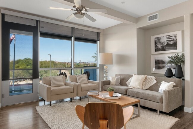 Skywater at Tempe Town Lake in Tempe, AZ - Foto de edificio - Building Photo