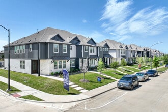 Tavolo Park Townhomes in Fort Worth, TX - Foto de edificio - Building Photo