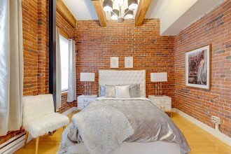 252 Friend St, Unit 4 in Boston, MA - Foto de edificio - Building Photo