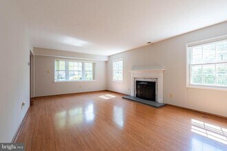 13145 Madonna Ln in Fairfax, VA - Building Photo - Building Photo