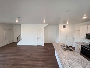 37 N Veranda Ct in Saratoga Springs, UT - Foto de edificio - Building Photo