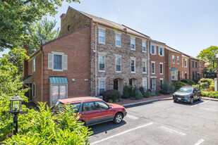 Laurel Mews & Washington Court Apartamentos