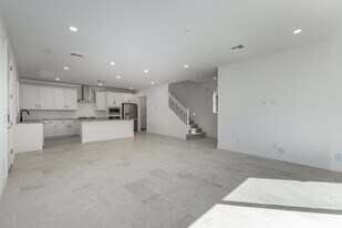 2436 W Maximo Wy in Phoenix, AZ - Building Photo