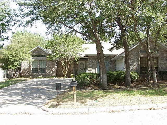 6614 Canalview Dr in Arlington, TX - Building Photo