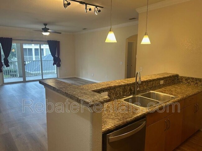 8290 Gate Pkwy W in Jacksonville, FL - Foto de edificio - Building Photo