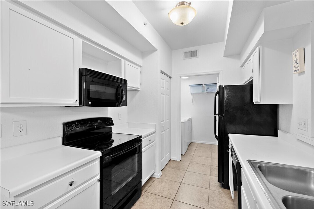 4710 St Croix Ln in Naples, FL - Building Photo
