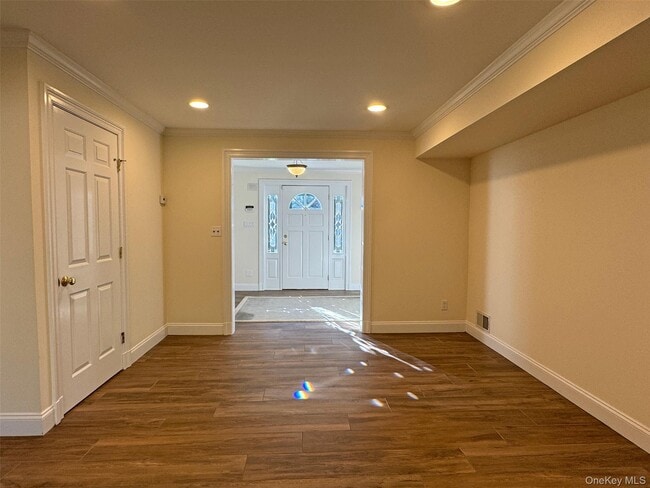 11 Country Ridge Dr in Rye Brook, NY - Building Photo - Building Photo