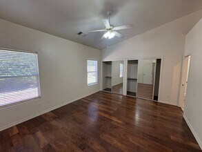 1106 N Crenshaw St in Visalia, CA - Building Photo - Building Photo