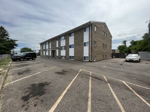 Skyline Apartments in Lansing, MI - Foto de edificio - Building Photo